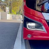 Des trottoirs ajustés pour permettre une entrée à plat peuvent suffire à mettre l'arrêt en conformité